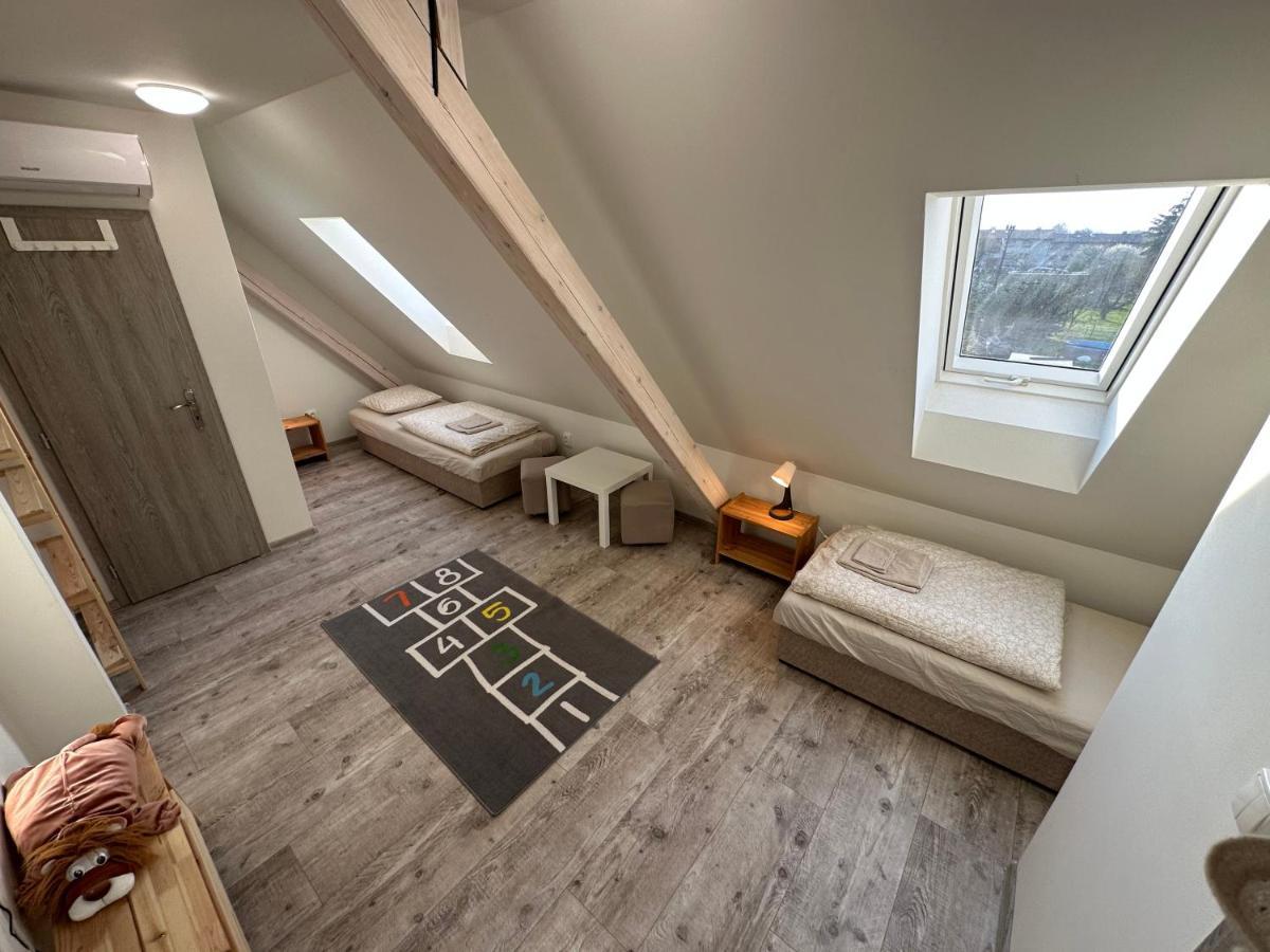 Apartmany Monastery Suites Zirec Dvůr Králové nad Labem Exterior foto