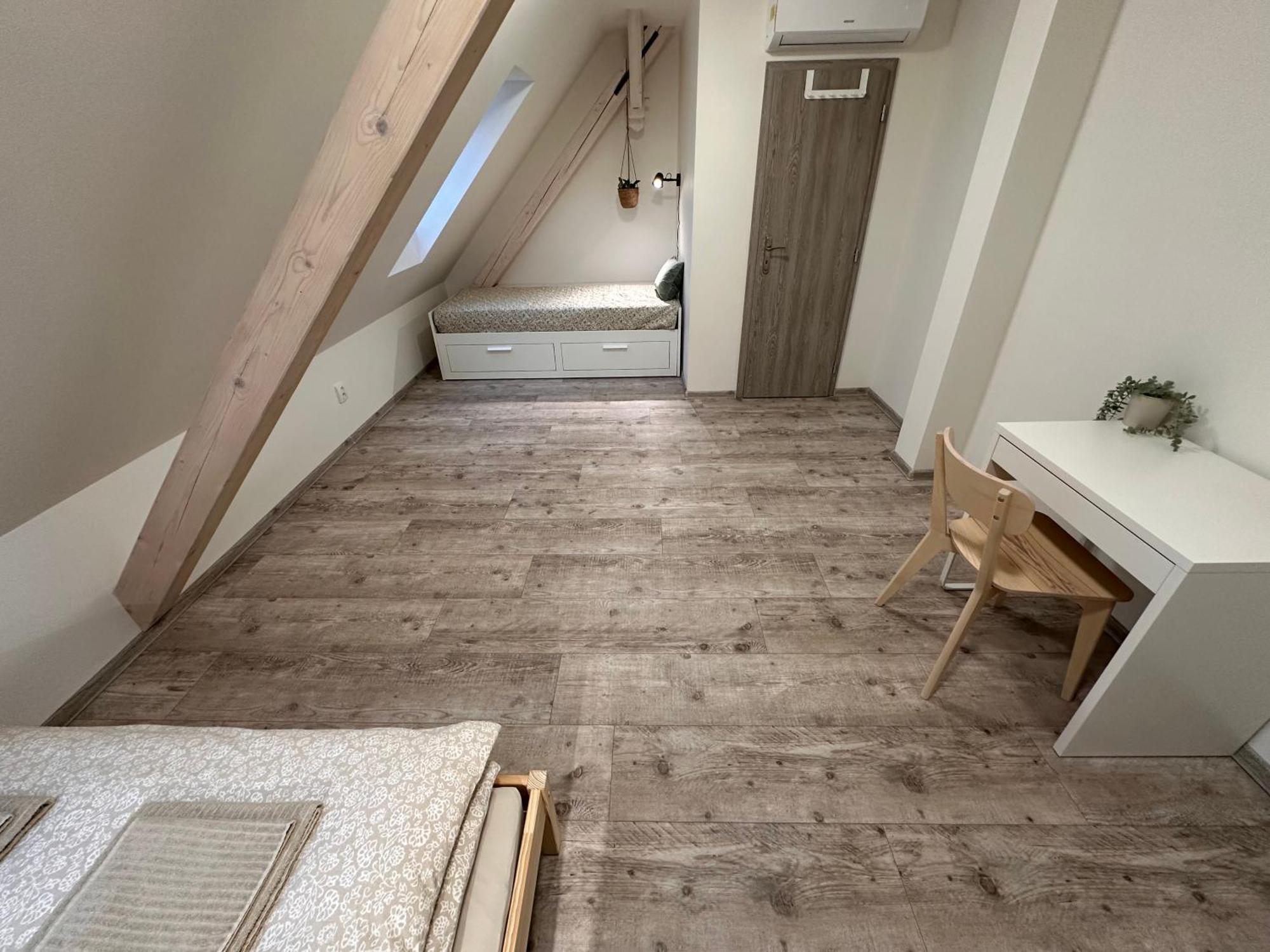 Apartmany Monastery Suites Zirec Dvůr Králové nad Labem Exterior foto